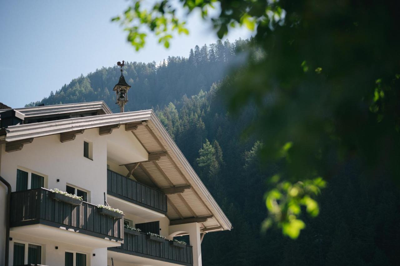 Hotel Fronza - Your Hike & Mountain Home Lutago Dış mekan fotoğraf