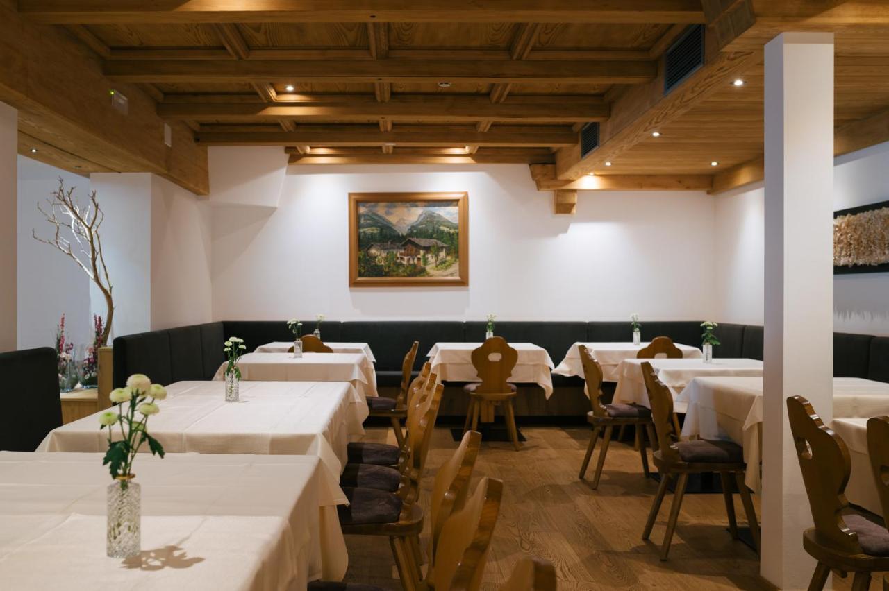 Hotel Fronza - Your Hike & Mountain Home Lutago Dış mekan fotoğraf