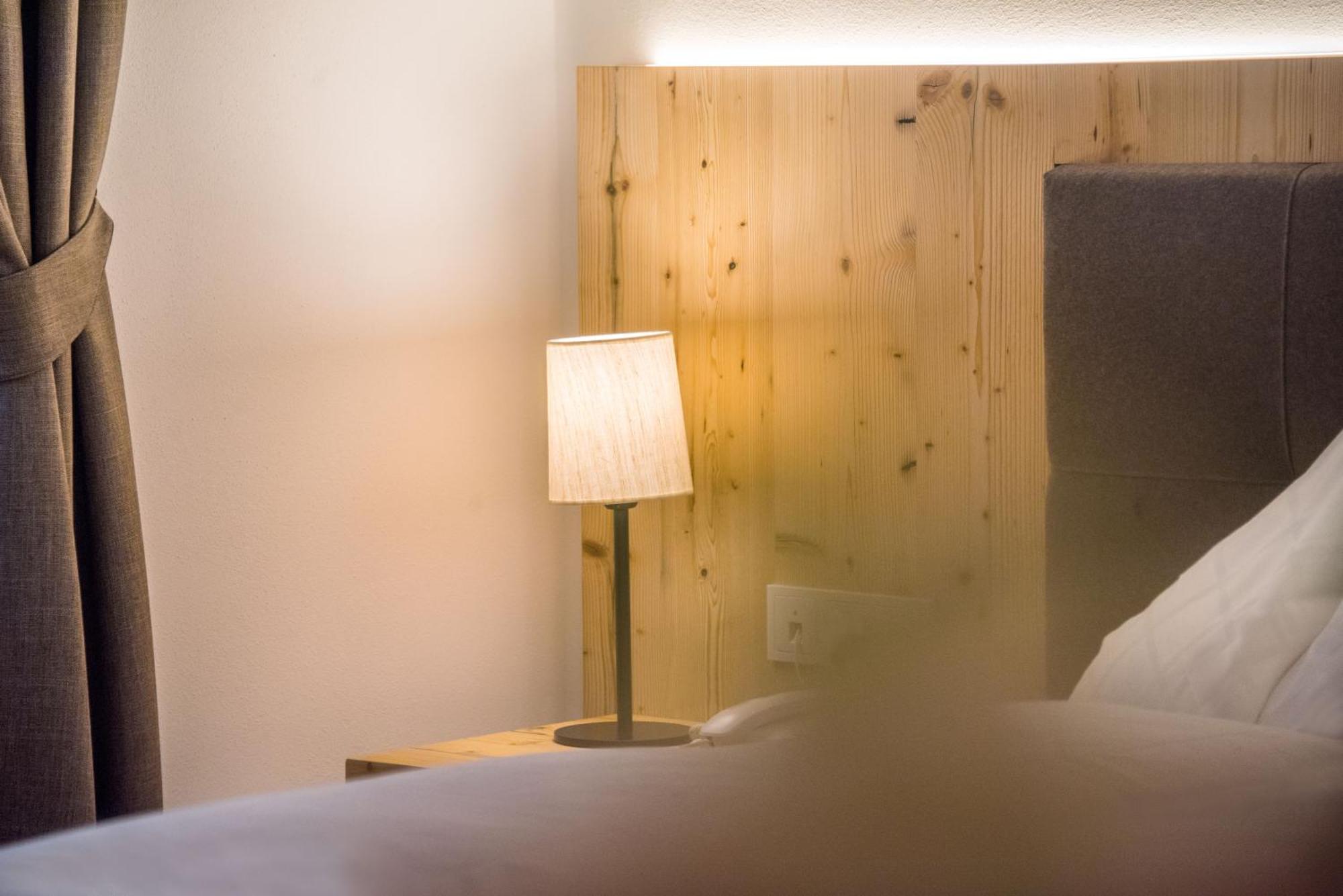 Hotel Fronza - Your Hike & Mountain Home Lutago Oda fotoğraf